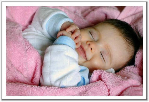 Babies GB Pics - Gästebuch Bilder - gluecklich_und_zufrieden_schlafen_wie_ein_baby.jpg